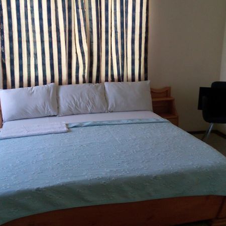 M-R Lodge Mankesim Екстер'єр фото
