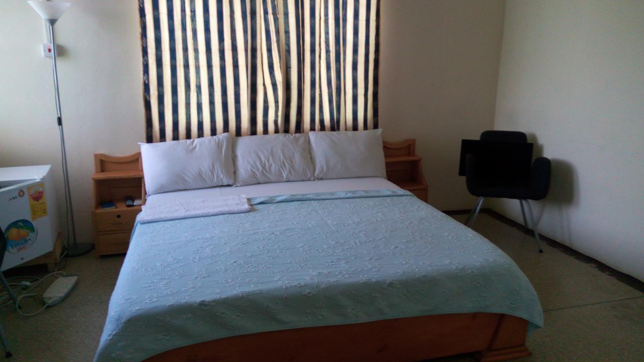 M-R Lodge Mankesim Екстер'єр фото